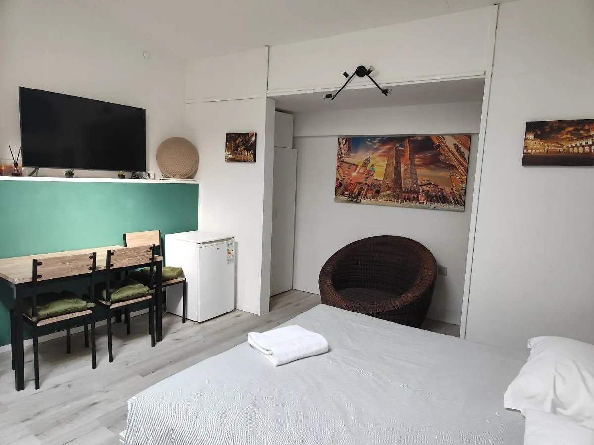 Bed and Breakfast Residenza Le Torri Bolonia 0*,  Italia